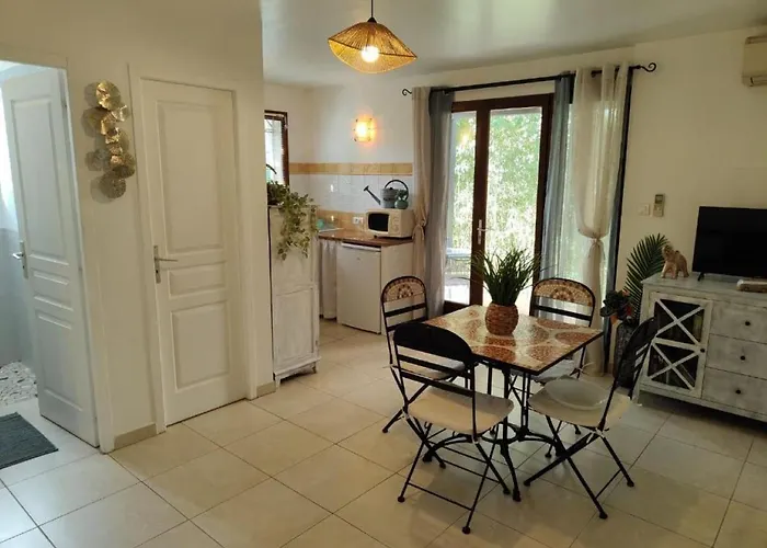 150 M De La Agosta Apartamento